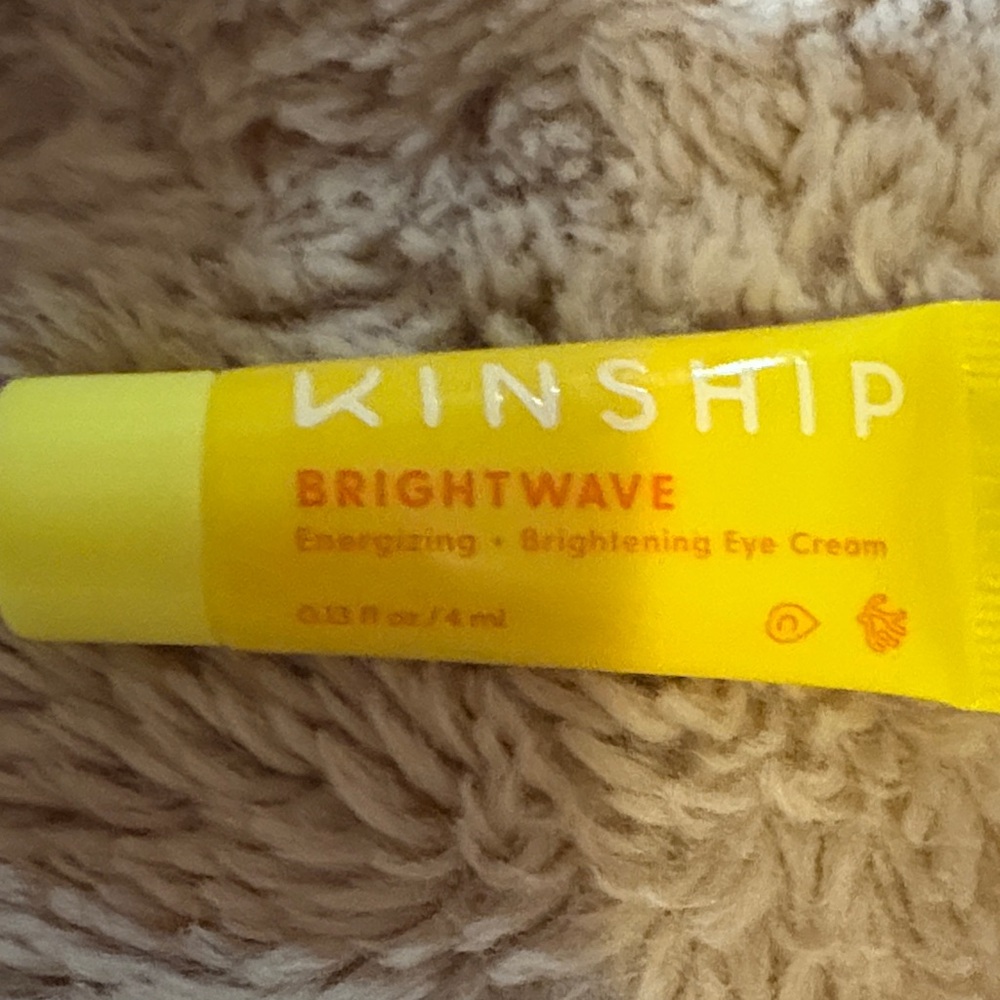 Kinship Brightwave Energizing Eye Cream - Yellow